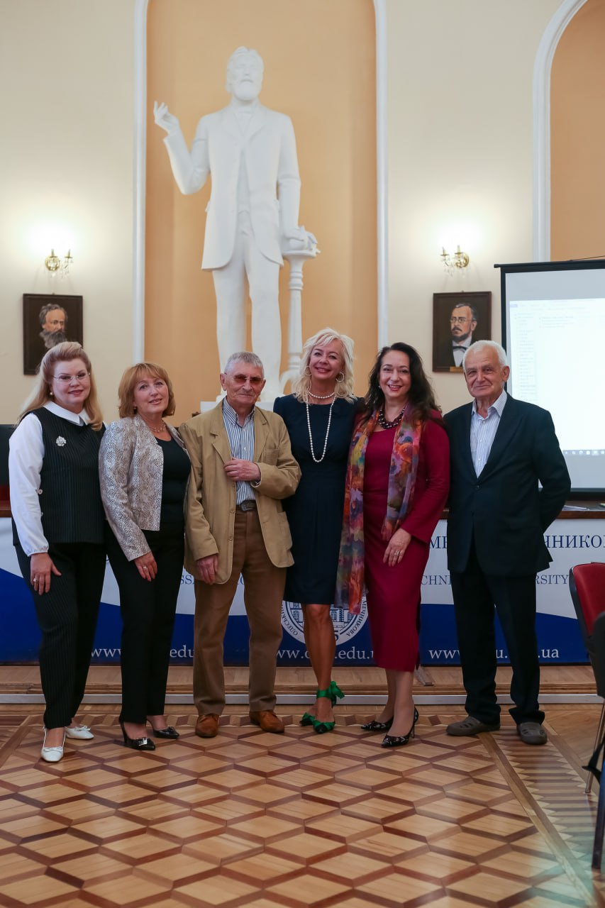 title_69b2d7d39b5e720700126161773328339